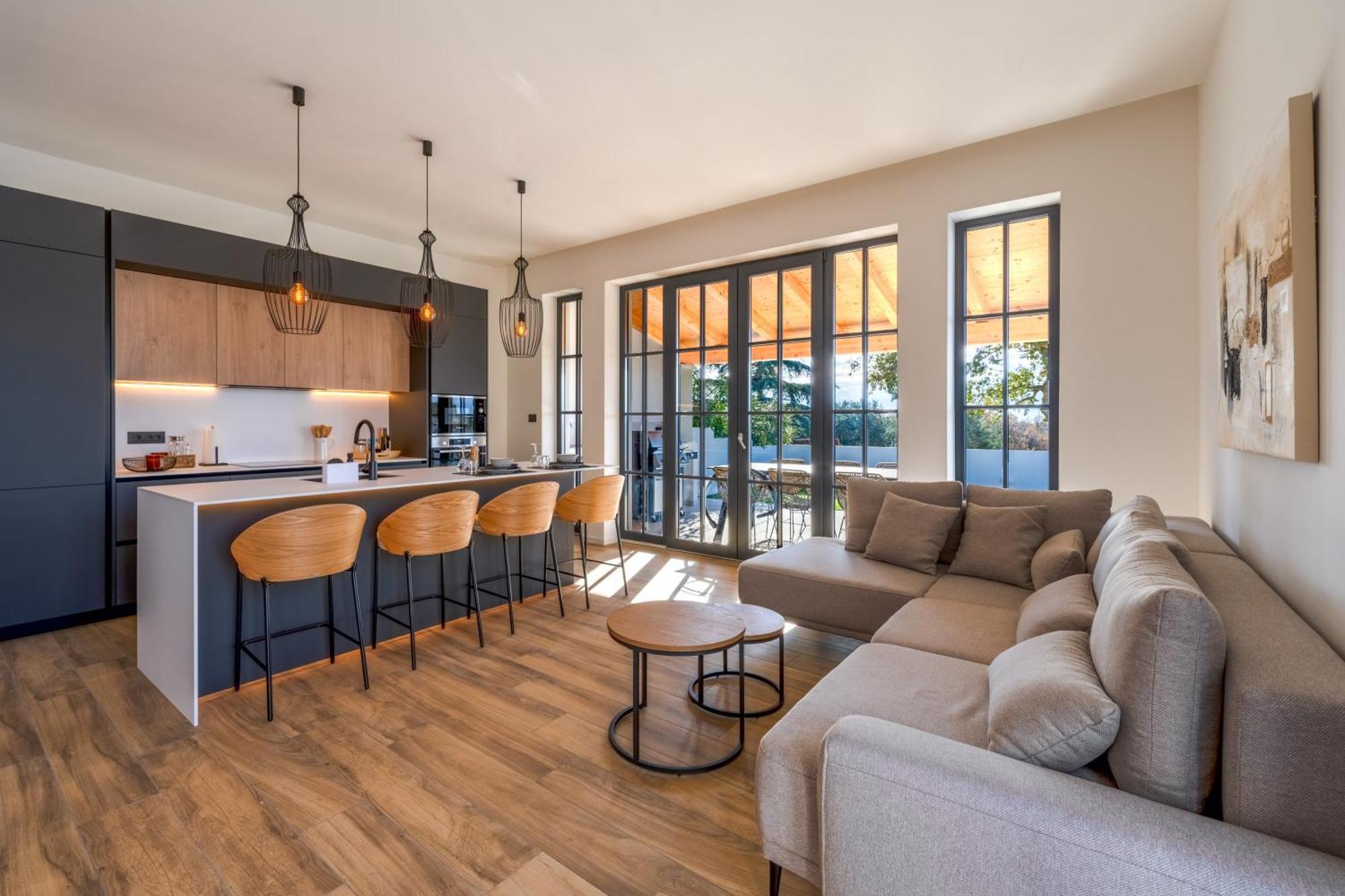 Villa Vista - New Entry 2025