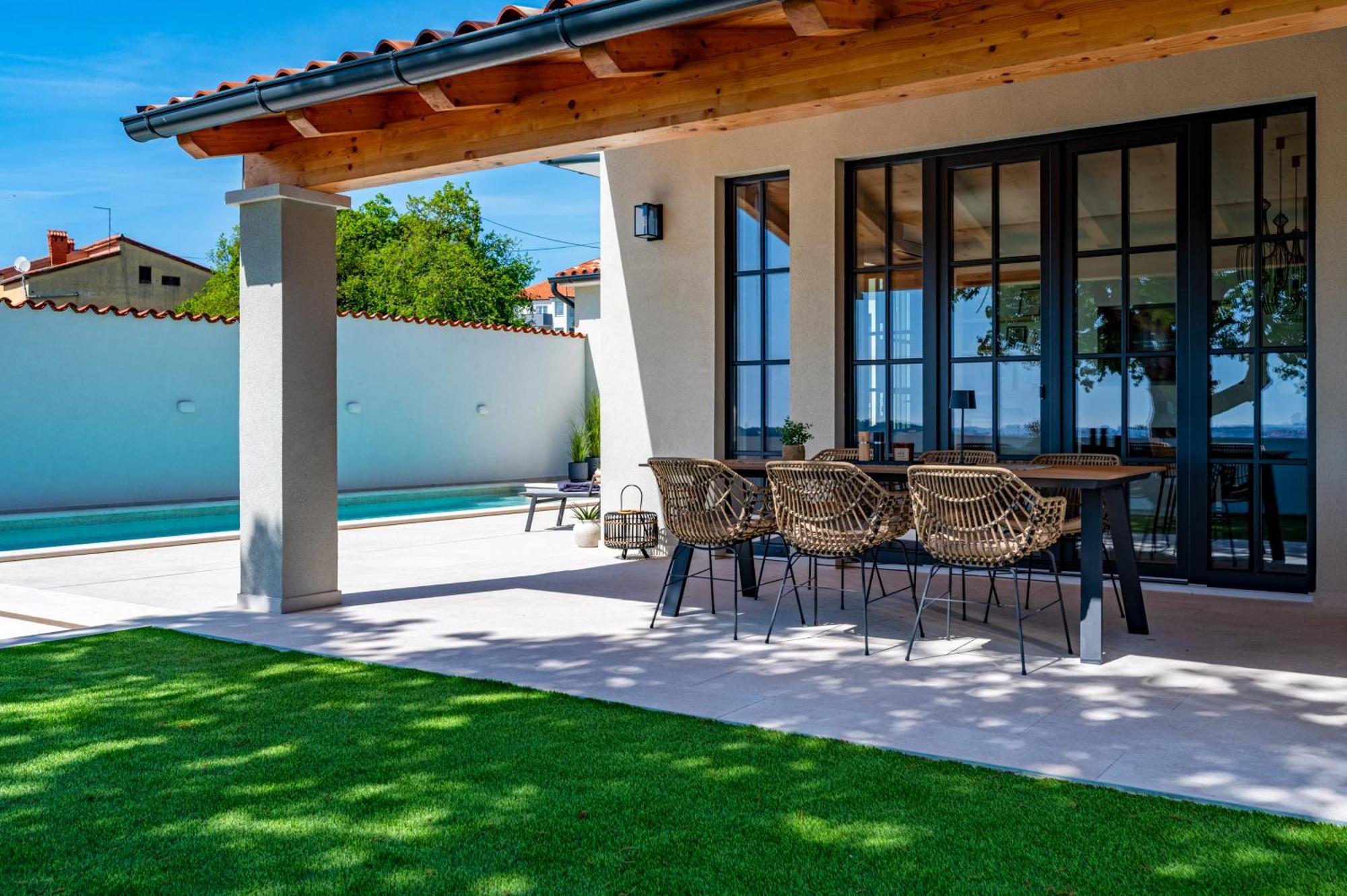 Vista - New Entry 2025