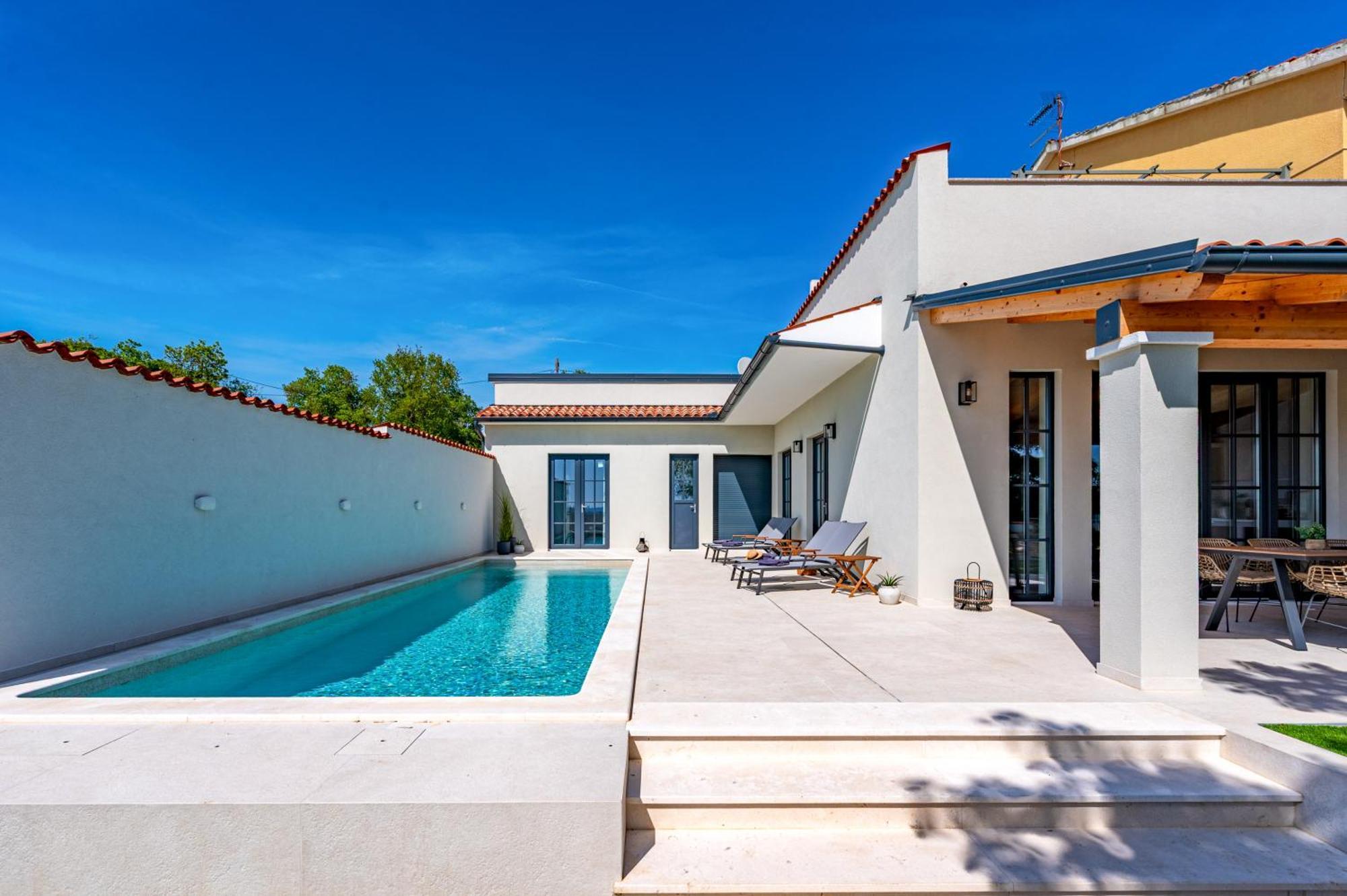 Villa Vista - New Entry 2025 *