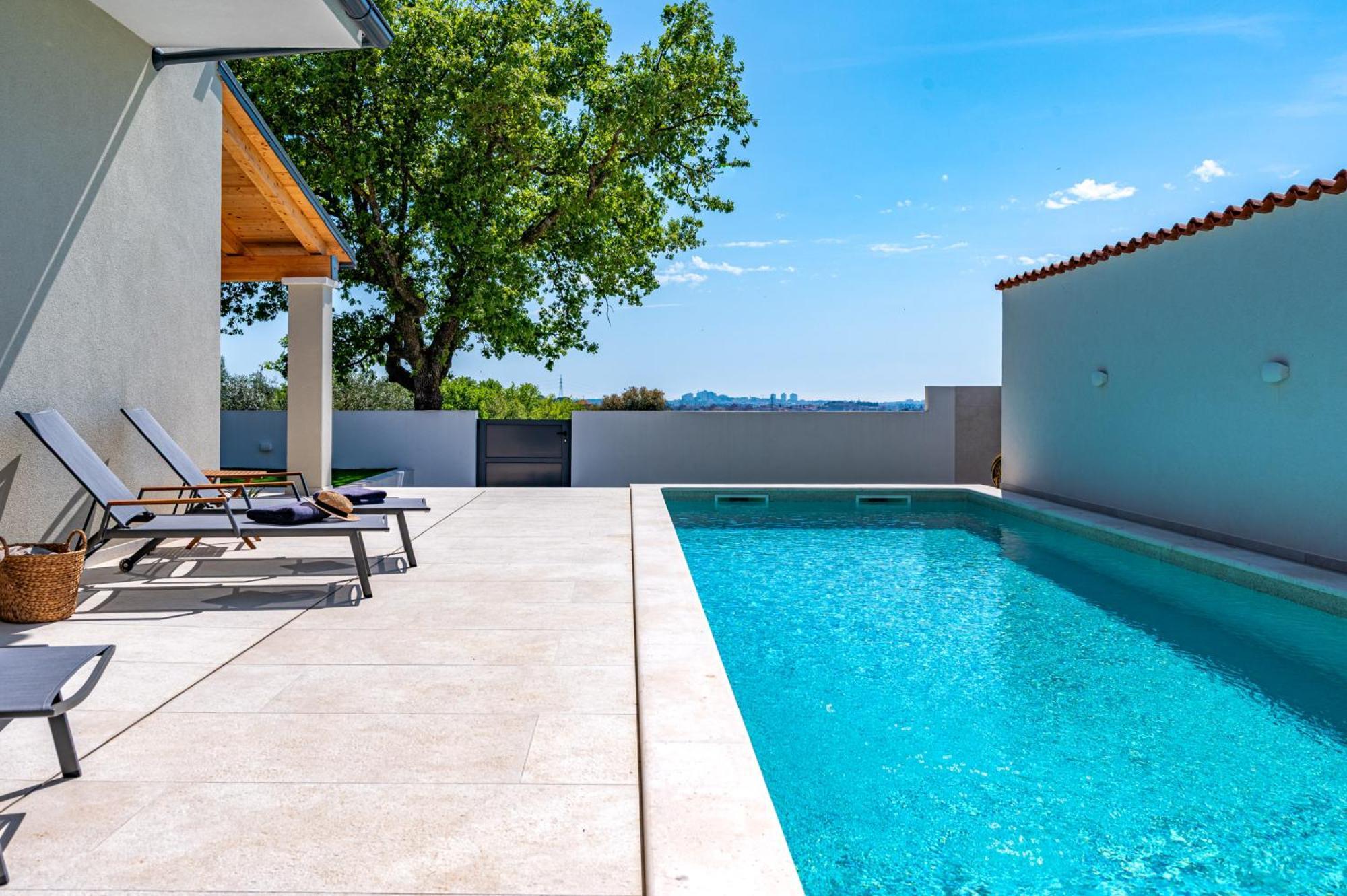 Villa Vista - New Entry 2025